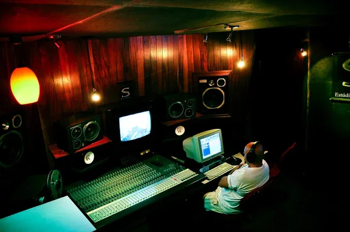 Vista ampla da sala de gravação da Spectrum