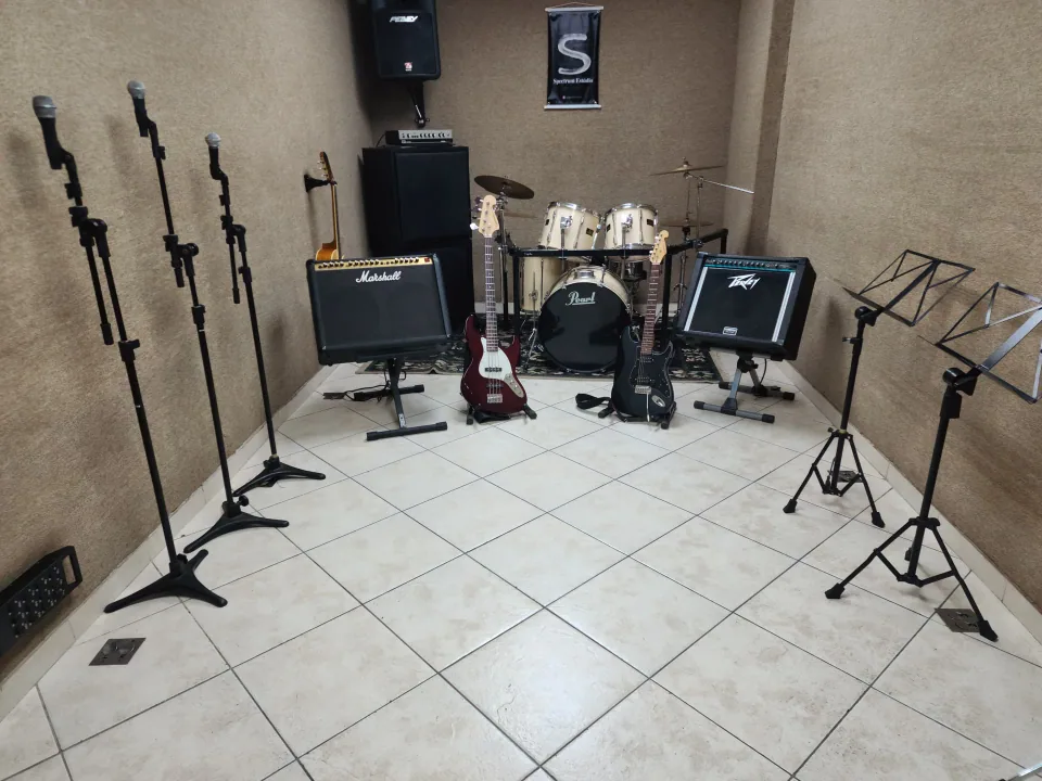 Interior da sala de ensaio C — Spectrum Estúdio, São Paulo